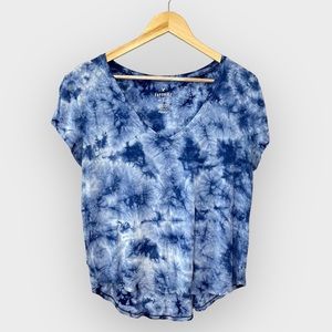 ⭐️ 3/$25 American Eagle Outfitters Tye Dye V Neck Favorite Tee Blue Size Medium